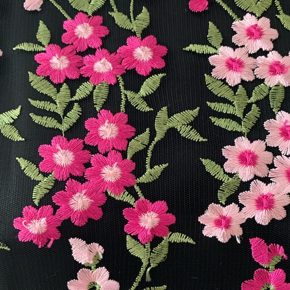 Tahari embroidered shift dress size 8 - Picture 2 of 8